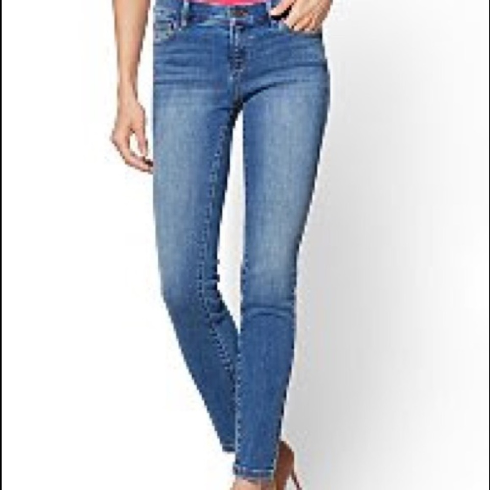 NWT SOHO JEAN LEGGINGS - perfect shape
